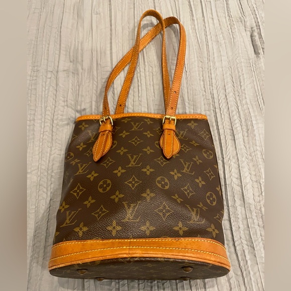 Genuine Vintage Louis Vuitton Bucket bag PM
Height 10.5” width 6.25” base 8.75” - Picture 10 of 16